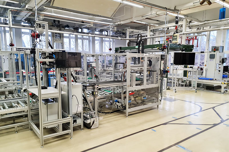 Modern IT infrastructure in the laboratory (EDF) at Chemnitz University of Technology